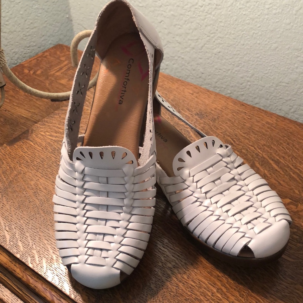 Comfortiva slip-on white huarache sandal style size 9W.
